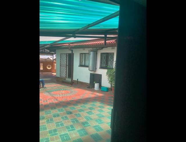 1 BEDROOM PROPERTY TO RENT IN DIEPKLOOF